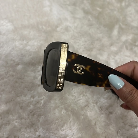 - Chanel sunglasses - Picture 5 of 6